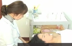 美容院全身保养护理按摩手法教学视频_高级美容师如何保养身体肌肤