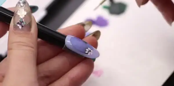 国际美甲艺术全攻略：外语版教程